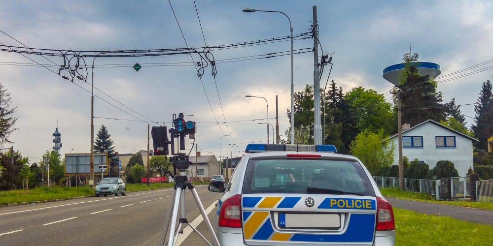 Řidiči pozor, zítra proběhne policejní Speed marathon. Víme, kde se bude měřit.