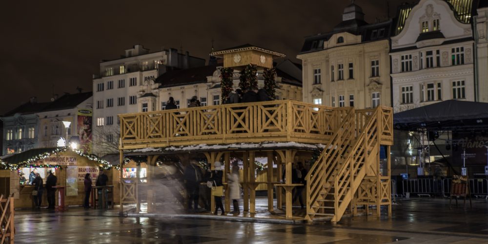 Na vánočních trzích vyrostla taverna s rozhlednou