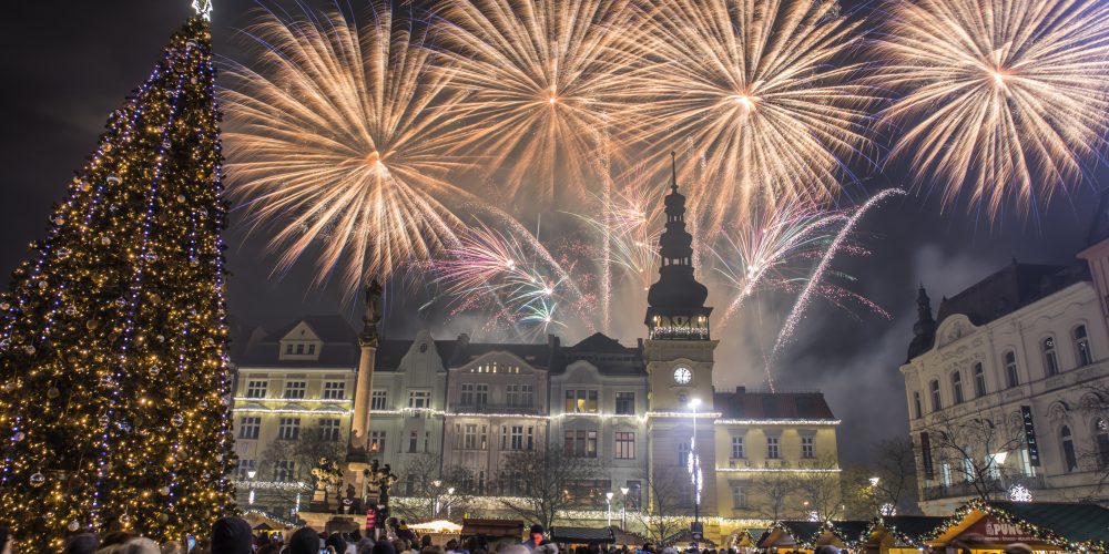 Vánoční trhy rozzářil mikulášský ohňostroj [fotoreport + video]