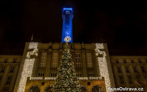 Slavnostní rozsvícení vánočních stromů v centru přihlížely tisíce lidí