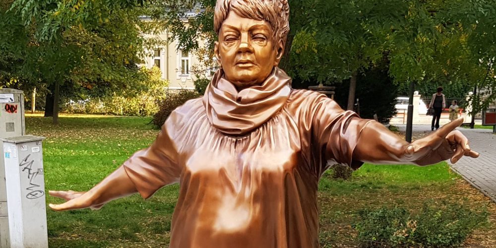 Socha Věry Špinarové bude nabídnuta k prodeji